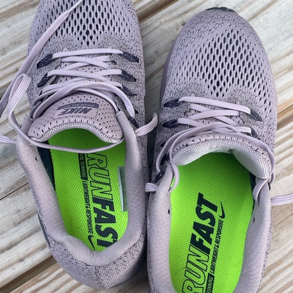 Nice Nike shoes like new - Picture 3 of 3